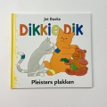 Dikkie Dik pleisters plakken